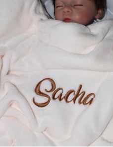 Couverture bébé personnalisée brodée avec prénom ou texte.
