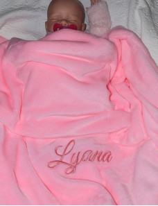 Couverture bébé personnalisée brodée avec prénom ou texte.
