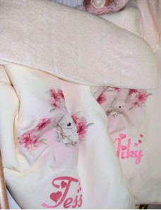 Couverture bébé personnalisée brodée avec prénom ou texte.