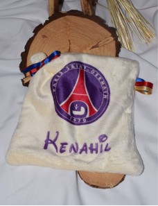 Doudou personnalisé PSG avec prénom brodé. Fait main, tout doux et unique.