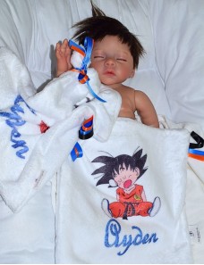 Doudou personnalisé DRAGON BALL Z avec prénom brodé. Fait main, tout doux et unique.