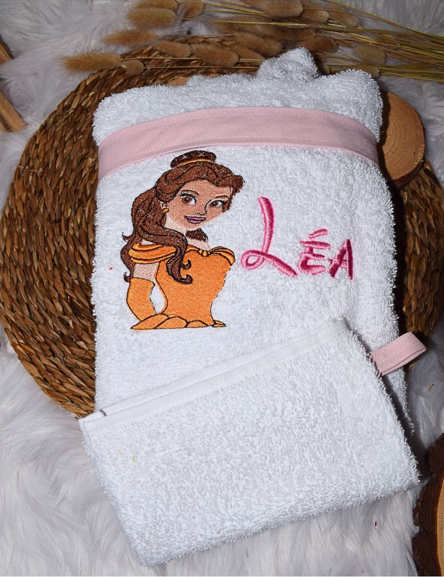 Peignoir bébé et enfant  personnalisé avec capuche et motif de votre choix.