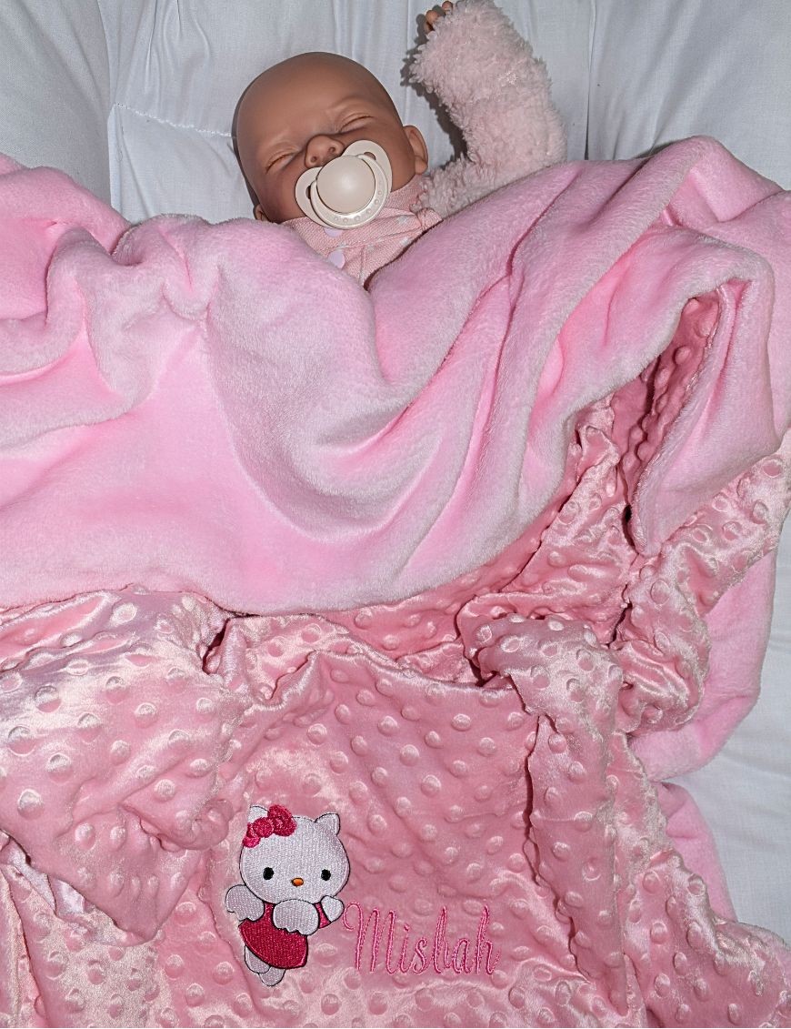 Couverture bébé personnalisée brodée avec prénom ou texte.