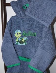 Peignoir bébé et enfant  personnalisé avec capuche et motif de votre choix.