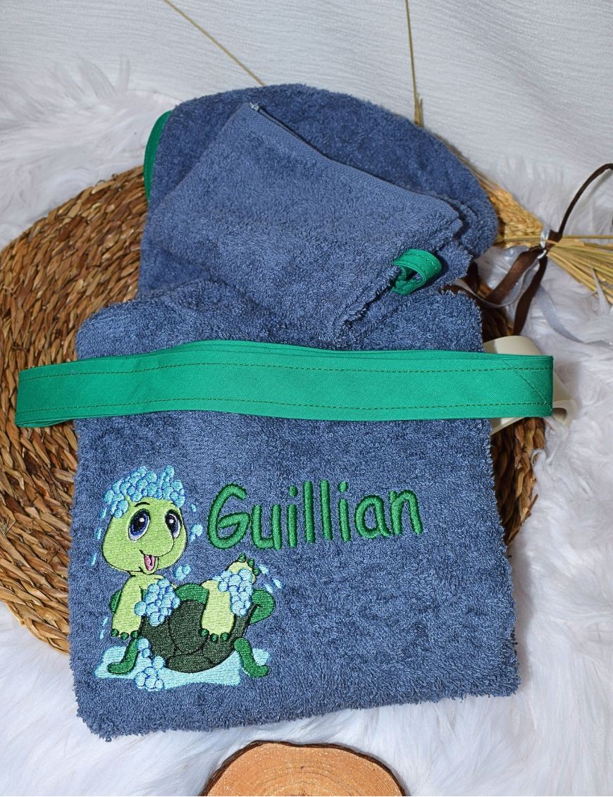 Peignoir bébé et enfant  personnalisé avec capuche et motif de votre choix.