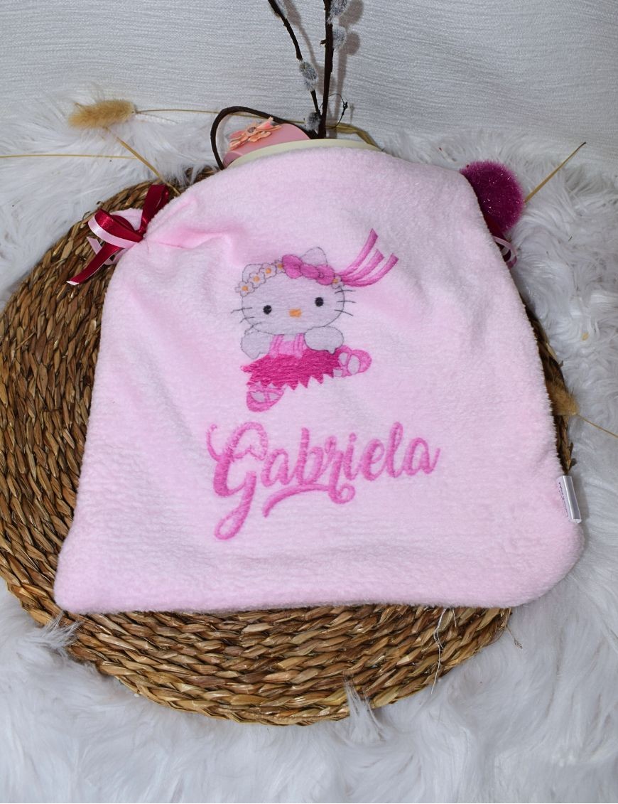 Doudou personnalisé HELLO KITTY avec prénom brodé. Fait main, tout doux et unique.