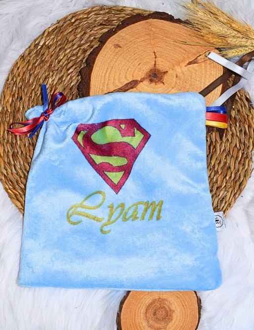Doudou personnalisé SUPERMAN avec prénom brodé. Fait main, tout doux et unique.