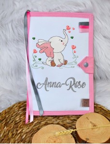 Protège carnet de santé bébé brodé avec texte ou prénom.