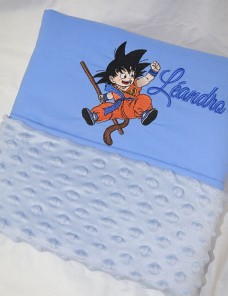 Couverture bébé personnalisée brodée avec prénom ou texte.