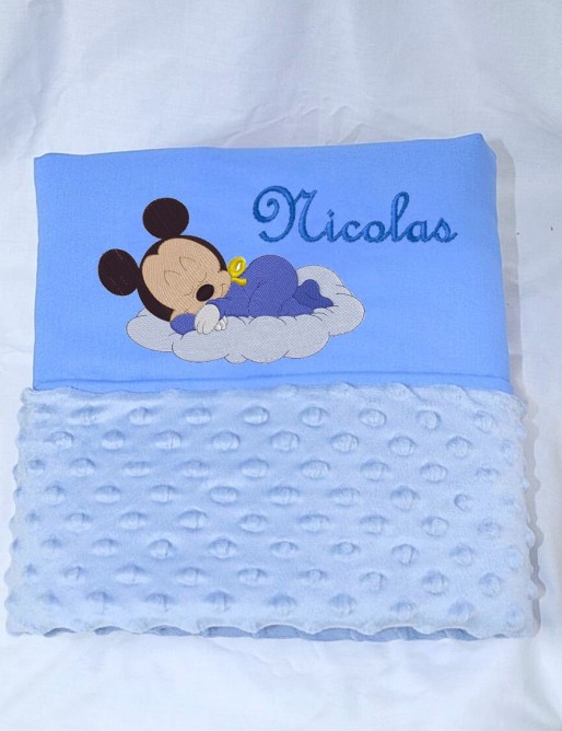 Couverture bébé personnalisée brodée avec prénom ou texte.