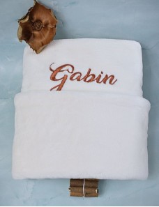 Couverture bébé personnalisée brodée avec prénom ou texte.