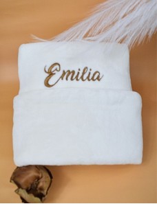 Couverture bébé personnalisée brodée avec prénom ou texte.