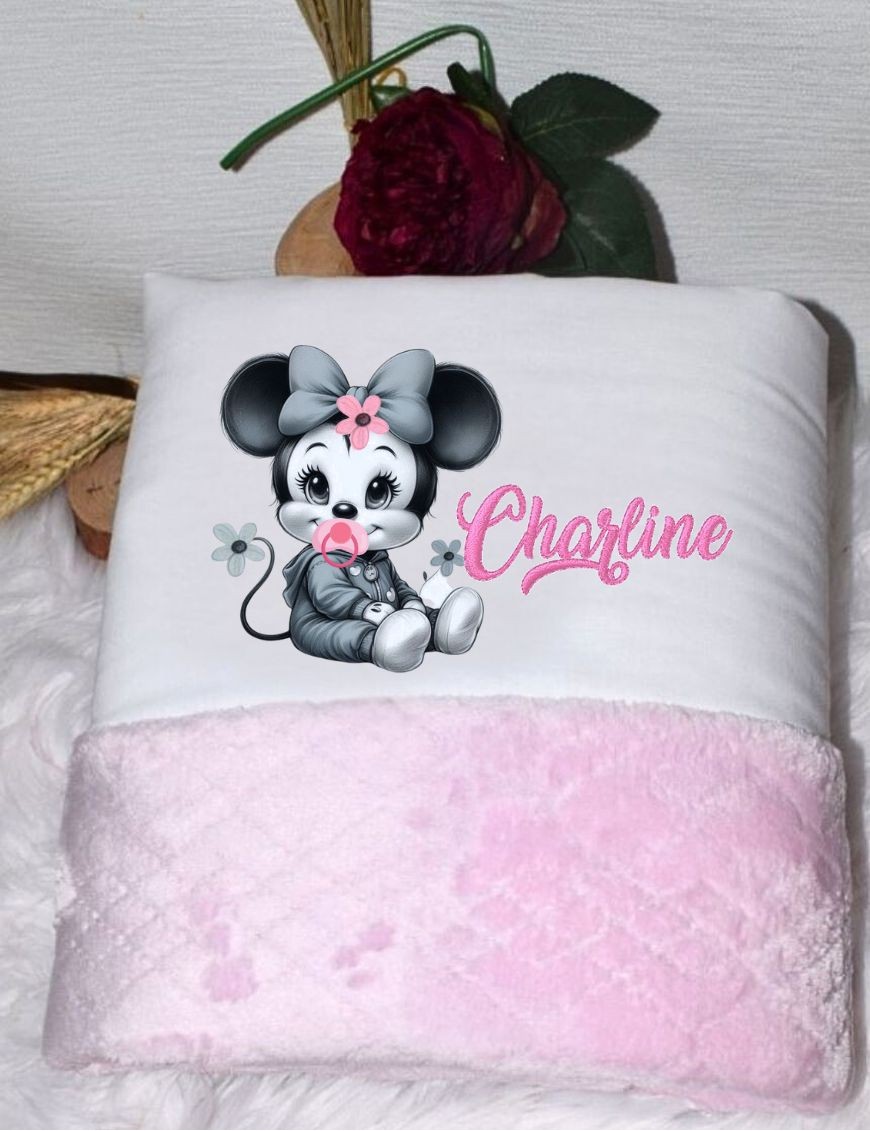 Couverture bébé personnalisée brodée avec prénom ou texte.