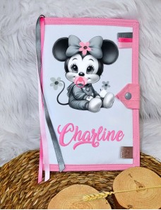 Protège carnet de santé bébé brodé avec texte ou prénom.
