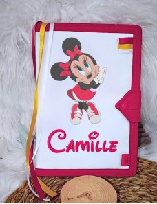 Protège carnet de santé bébé brodé avec texte ou prénom.