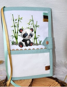 Protège Carnet de Santé PANDA à Broder au Point de Croix – Cadeau Naissance Original