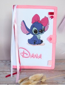 Protège carnet de santé bébé brodé avec texte ou prénom.