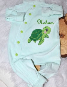 Un pyjama bébé personnalisé, parfait pour un sommeil paisible avec un adorable motif Tortue !