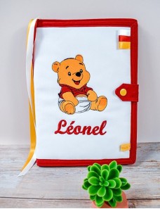 Protège carnet de santé bébé brodé avec texte ou prénom.