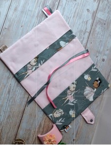 Protège carnet de santé bébé brodé avec texte ou prénom.