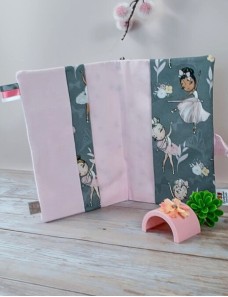 Protège carnet de santé bébé brodé avec texte ou prénom.