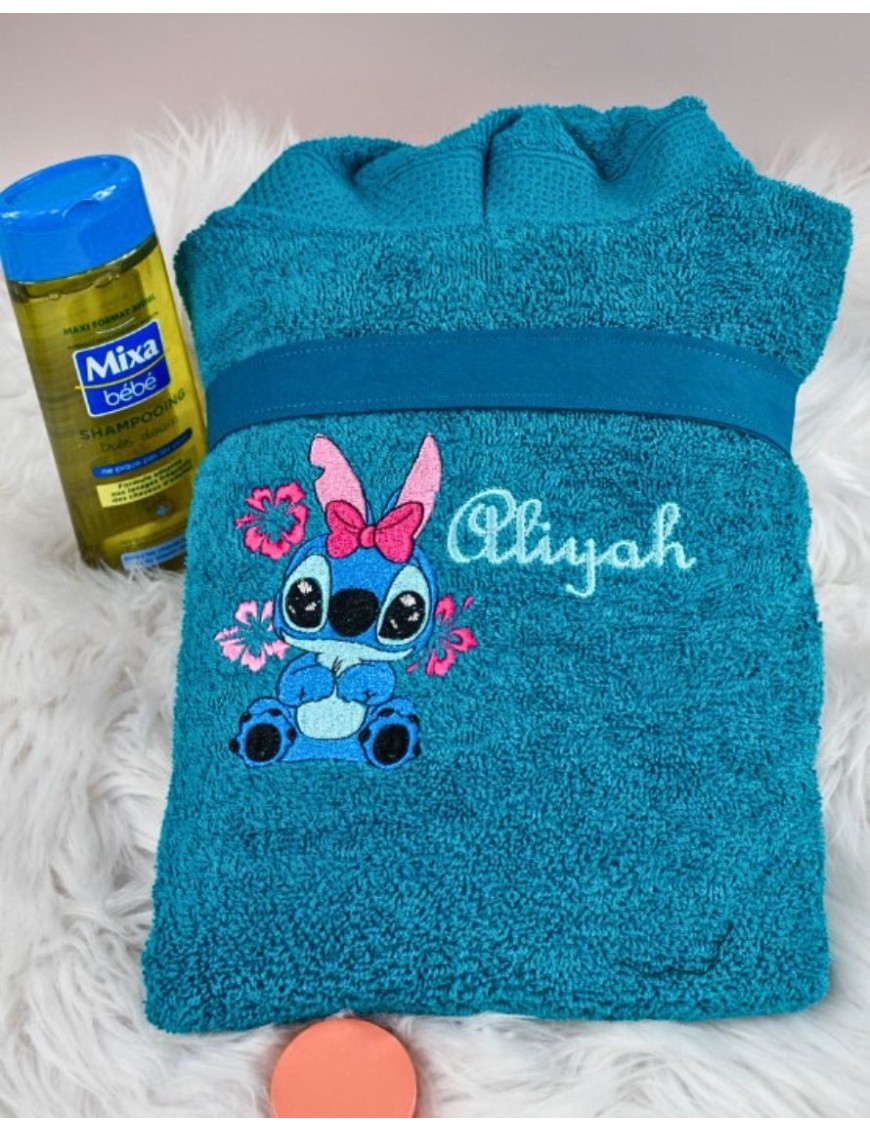 Peignoir bébé et enfant personnalisé avec prénom ou texte brodé.