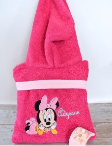 Peignoir de bain personnalisé brodé au prénom de l'enfant.