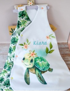 Gigoteuse en coton doublée
brodée et personnalisée TORTUE