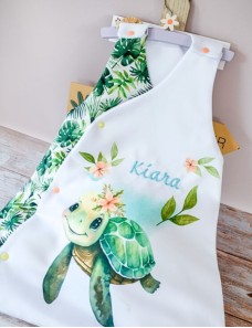 Gigoteuse en coton doublée
brodée et personnalisée TORTUE