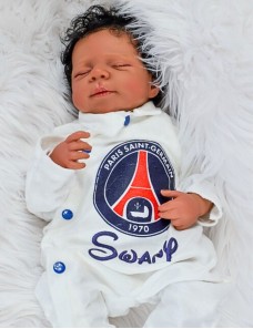 Un pyjama bébé personnalisé, parfait pour un sommeil paisible avec un adorable motif PSG