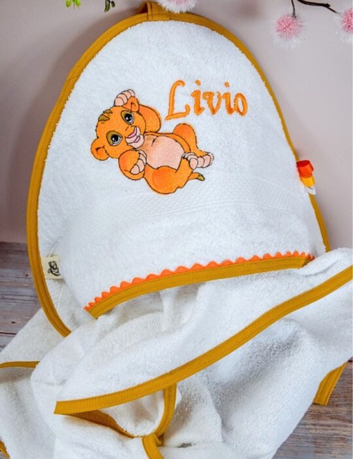 cape de bain bébé personnalisée avec prénom brodé