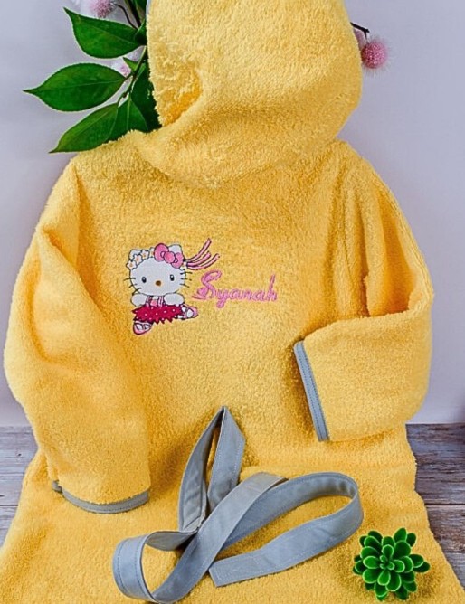 Peignoir bébé et enfant personnalisé avec prénom brodé. Peignoir bébé et enfant personnalisé avec prénom brodé.