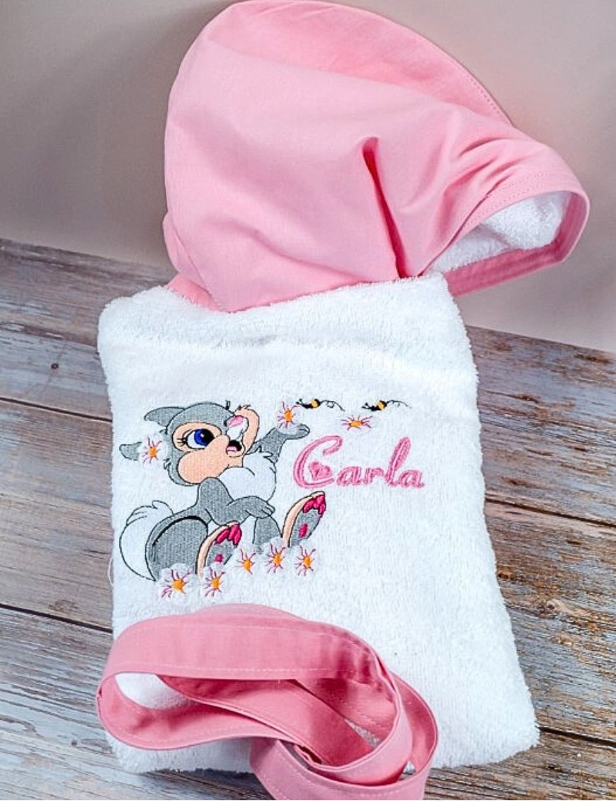 Peignoir bébé et enfant personnalisé avec prénom ou texte brodé.