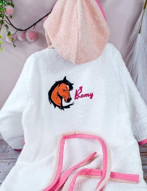 Peignoir bébé et enfant personnalisé avec prénom ou texte brodé.