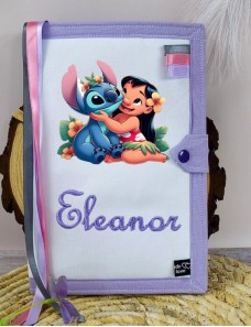 Protège carnet de santé bébé brodé avec texte ou prénom.