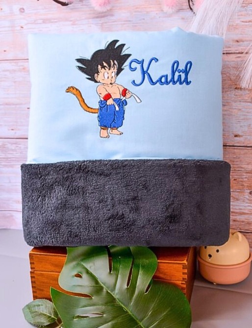 Couverture bébé personnalisée brodée avec prénom ou texte.