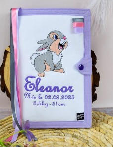 Protège carnet de santé bébé brodé avec texte ou prénom.