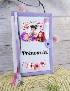 Offrez à votre tout-petit un protège carnet de santé personnalisé qui allie élégance et praticité