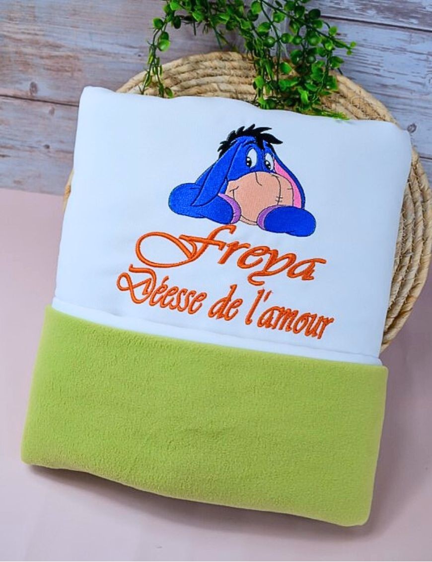 Couverture bébé personnalisée brodée avec prénom ou texte.