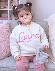 Sweat enfant personnalisé brodé au prénom – création artisanale Betybab