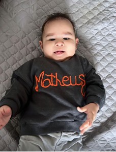 Sweat personnalisé Enfant - PRÉNOM BRODÉ MAIN