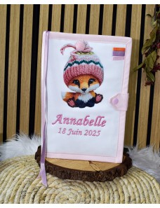 Offrez à votre tout-petit un protège carnet de santé personnalisé qui allie élégance et praticité