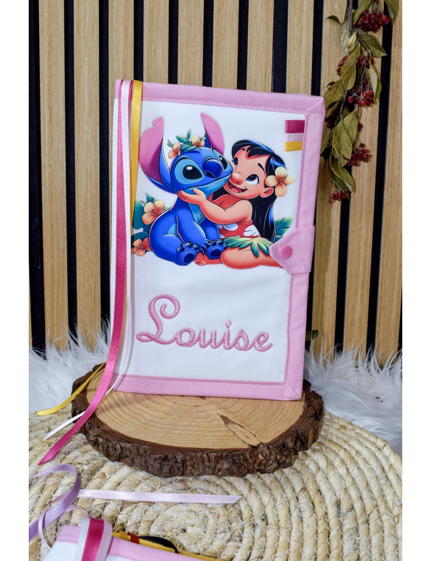 Protège carnet de santé bébé brodé avec texte ou prénom.
