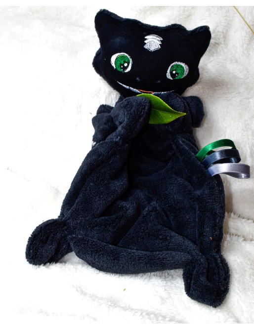 Doudou personnalisé bébé KROKMOU – prénom brodé, fait main 001