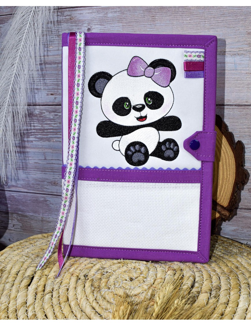 Protège carnet de santé à broder au point de croix PANDA PETIT NŒUD