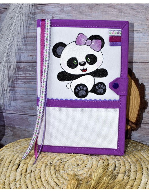 Protège carnet de santé à broder au point de croix PANDA PETIT NŒUD