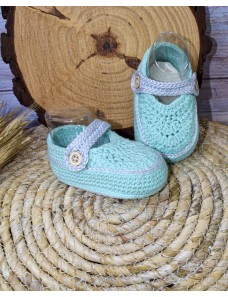 Chaussures bébé au crochet modèle CROCS faites main - vue de face