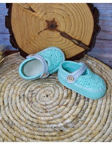 Chaussures bébé au crochet modèle CROCS faites main - vue de dessus