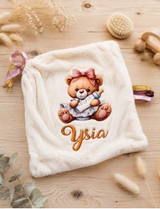 Doudou personnalisé bébé avec prénom et motif ourson