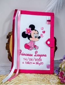 Protège carnet de santé bébé brodé avec texte ou prénom.
couverture de carnet de santé personnalisé minnie